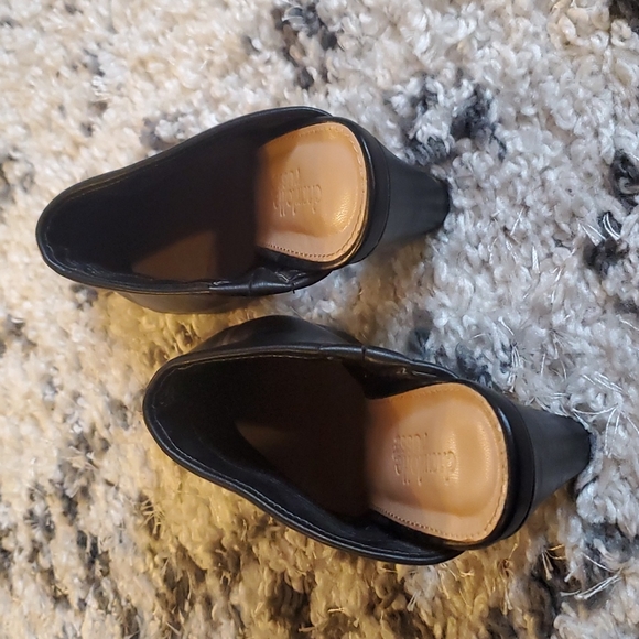 Heels - Picture 3 of 4